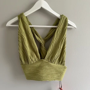 Topp - Helt ny med tags kvar. Strl M men passar mig med S. 