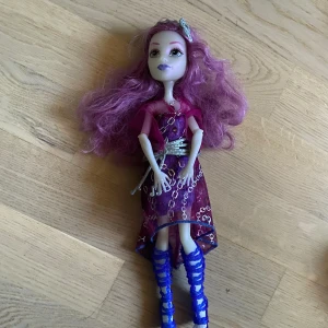 Monster high singing doll Ari - Nästan orörd. Saknar endast mikrofonen. Har inga batterier i sig