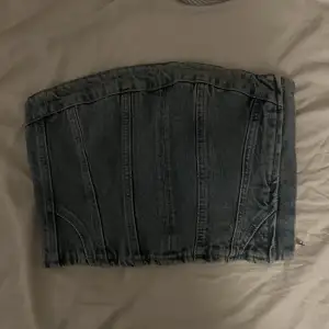 Super fin jeans topp från zara 💙kommer ej till användning då den inte passar