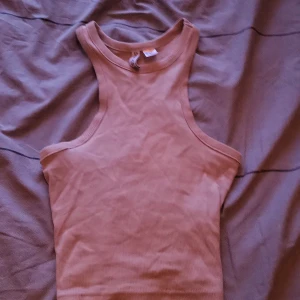 Beiget linne - Säljer denna snygga beiga linnet då jag rensade min garderob! Bra skick andvät ca 3 gånger 