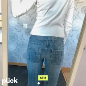 Låg midjade jeans 🎀 - Säljer dessa ass cola låg midjade jenas som jag köpt här på Plick men som tyvärr var för stora🎀bilderna är från förra säljaren. Midjemått: 78cm och Innerben är 83cm 