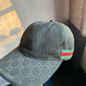 Gucci keps svart - Bra skick Pris går att diskutera.  Går att byta  