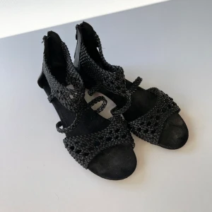 Sandaler - Svart sandaler. Använda men fortfarande i bra skick 🖤