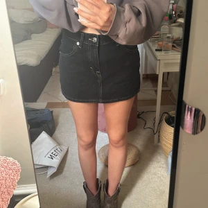 Jeans kjol  - Jeanskjol från pull and bear💘 aldrig använt!