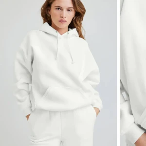 Beige BikBok hoodie - Beige hoodie från Bik Bok finns tyvärr inte kvar på sidan, men jag säljer min eftersom den inte kommer till användning mer. I storlek XS. Skön, lite nopprig men annars bra skick