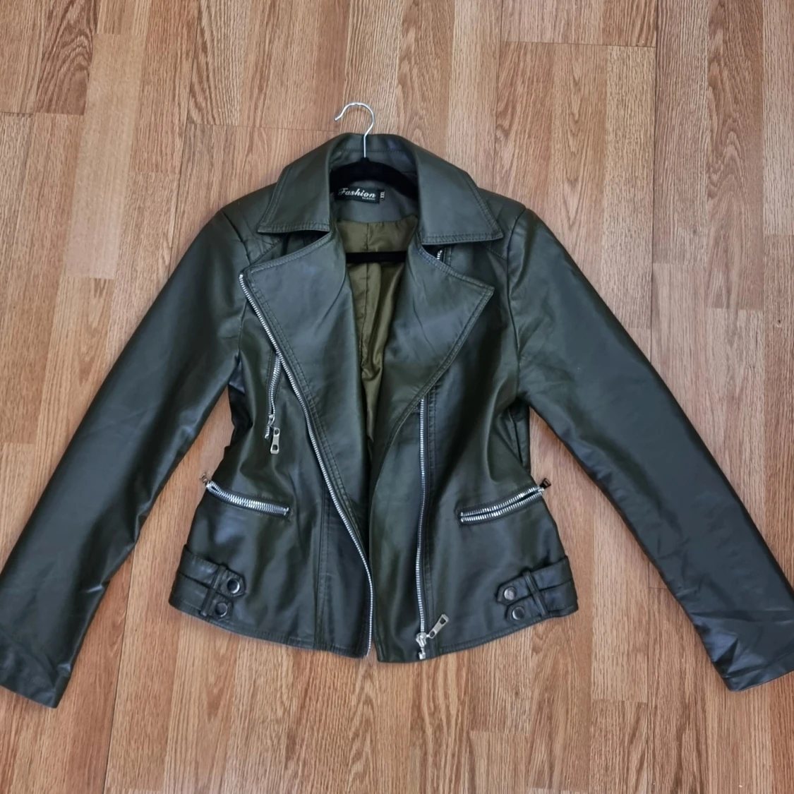 Khakigrön skinnjacka - 90