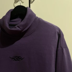 Sweatshirt lila  - Super gullig! Skriv vid frågor inga defekter! 