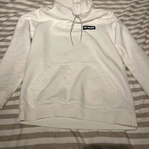 Hoodie - En hoodie från Columbia, köpt från Zalando.