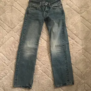 Fina jeans använda 1 gånga som nya💗