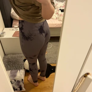 Tränings tights  - Tränings tights, sitter bra och är väldigt sköna får rumpan att se 👌ut 