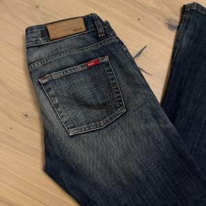 Super snygga Low waist bootcut jeans från ONLY!