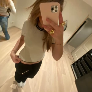 Tröja - Söt T-shirt från Gina Tricot, aldrig använd. Fortfarande lappen kvar, helt ny💗