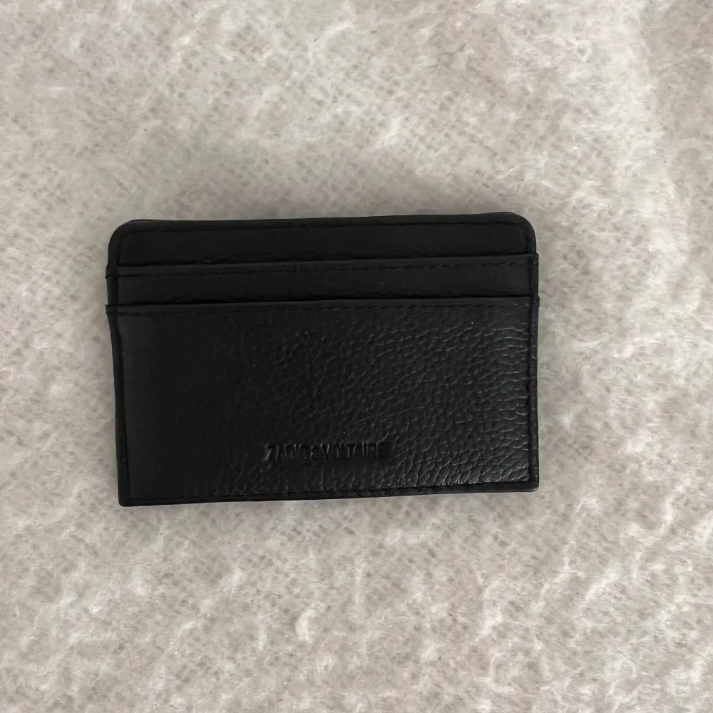 Superfin plånbok från zadig endast legat i min väska oanvänd! Inga defekter, nypris 740kr säljer för 500kr + frakt💗💗💗💗. Accessoarer.