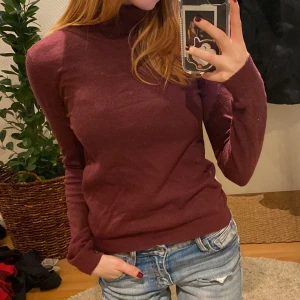 Turtleneck Vero Moda  - Så mysig turtleneck som jag köpt second hand men inte fått användning av. Endast använd 1 gång och har inga defekter🫶