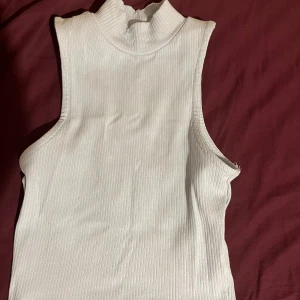 Blå crop topp - Säljs då den ej används. 