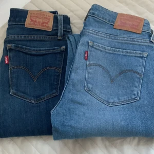 Levis strl 23 & 25 - Levis 710 mörka super skinny strl 25 låg midja  Levis 711 ljusa skinny strl 23 låg midja 