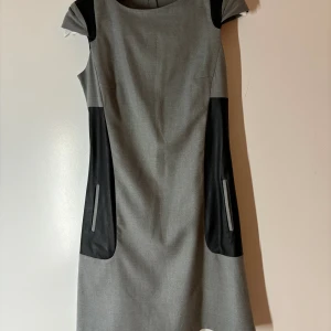 Klänning orsay - Som ny, passar perfekt till våren. Business stil. 88 cm lång