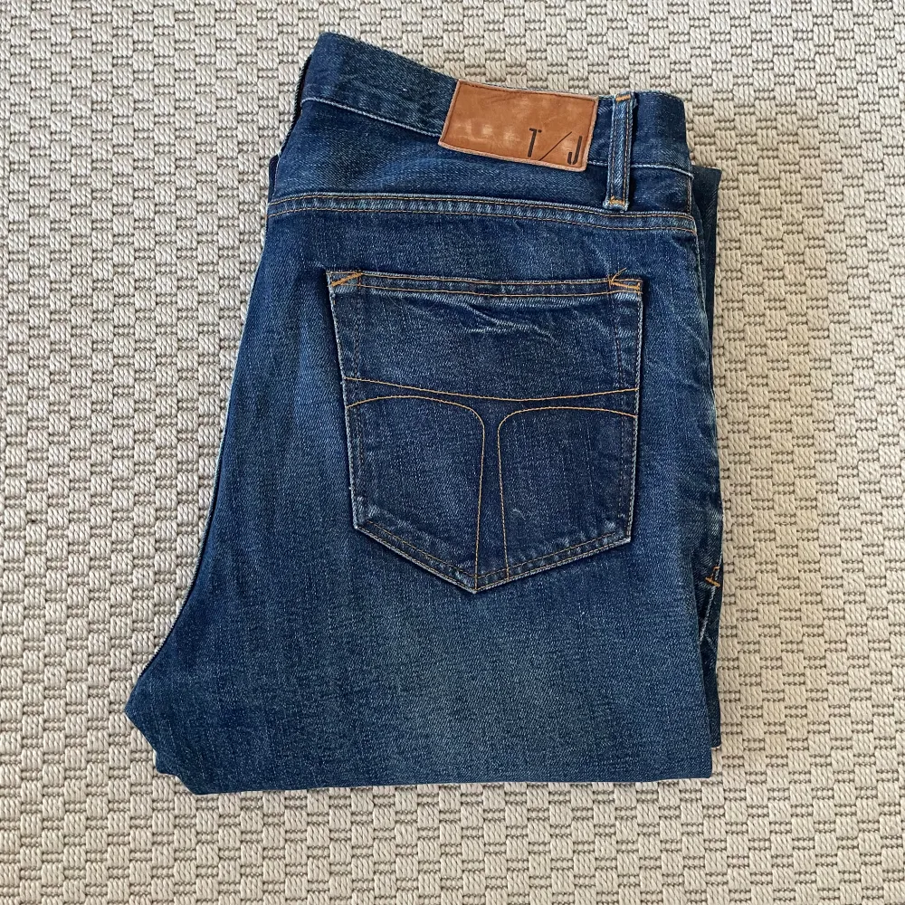 Tjena! Säljer nu dessa schyssta jeans från Tiger of Sweden i modellen ”revolver” | Nypris: runt 1500 Mitt pris: 349 | Tveka inte att kontakta mig vid eventuella frågor 🙌. Jeans & Byxor.