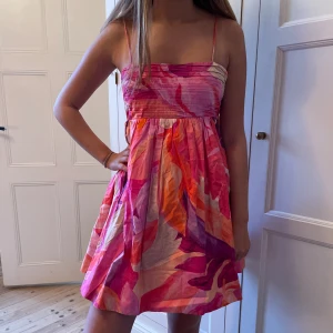 Så fin sommarklänning😍 - Modell 169☺️ Storlek xs.