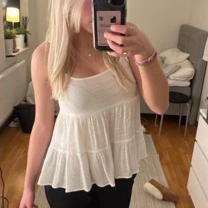 volangtopp - fin volangtopp från h&m som aldrig använts 🌟