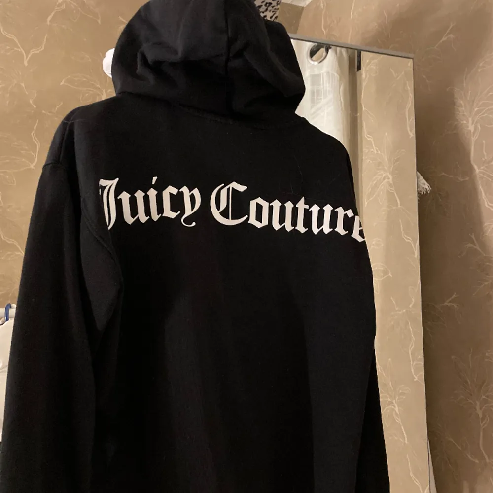 Oversized hoodie ifrån JuicyCouture. Används ej längre! . Hoodies.