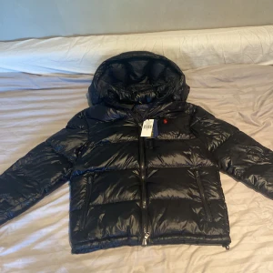 Ralph Lauren Jacka - Jackan är i Storlek S. Den börjar bli för liten men ser fotfarande helt ny ut! 