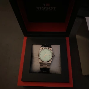Tissot PRX - Tissot PRX i fint skick, kommer i orignallåda samt med alla länkar.  Nypris: 4795kr