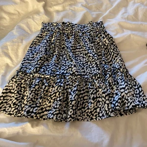 Leopard kjol  - Nyskick, jätteskön!