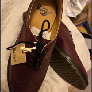 Helt nya DR Martens  - Dr Martens Burgundy strl 44  Nypris 1800kr   