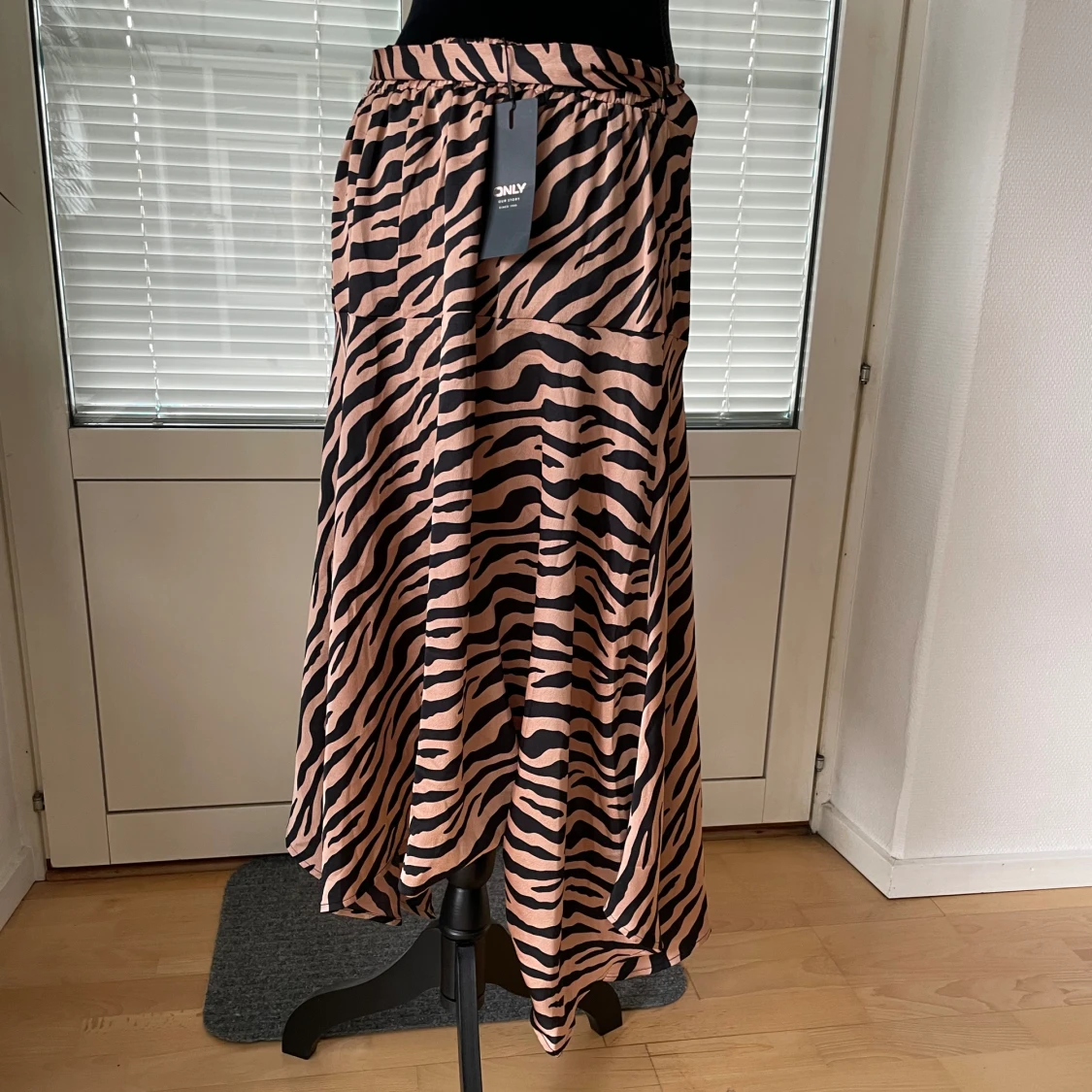 NY! Kjol från Only strl 40 - 90