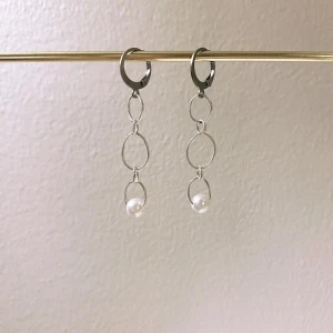 Nicci Earrings - Fina örhängen som passar både till vardag och fest!