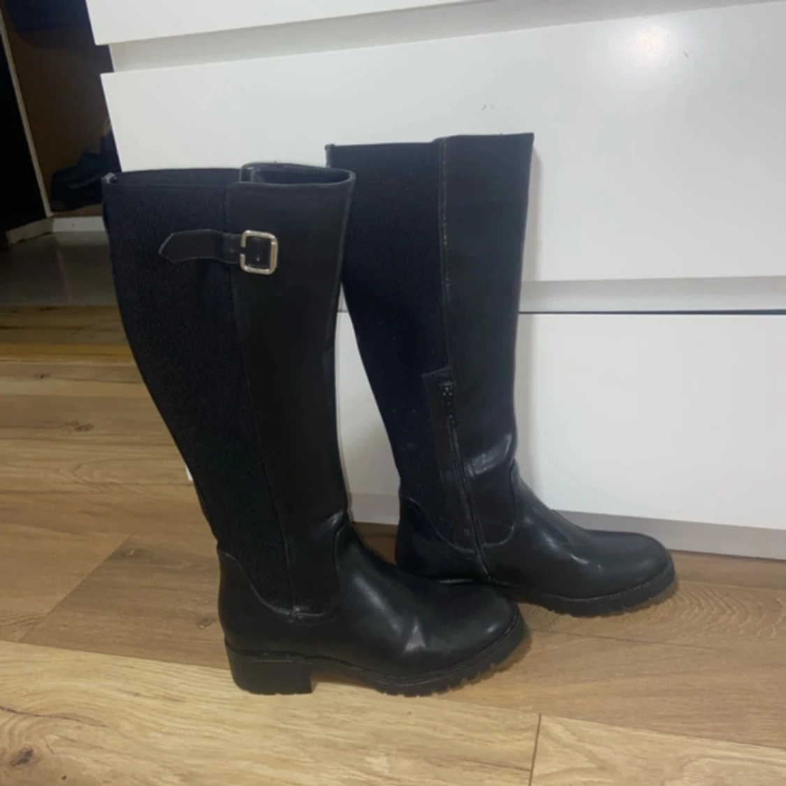 Svarta höga stövlar  - 90