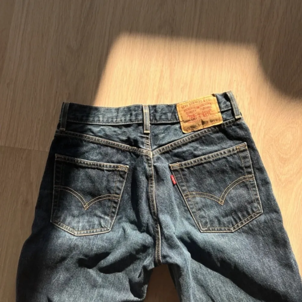As snygga levis lågmidjade bootcut jeans. Perfekt skick. Jeans & Byxor.
