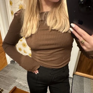 Långärmad topp djup rygg - Brun långärmad topp med djup rygg Aldrig använd