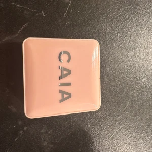 Rouge Caia - Jätte fin blush Inte använd endast testad  Lite av den är sönder se bild 