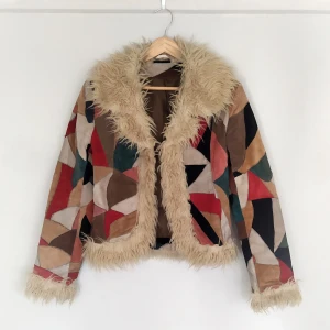 Mockajacka  - Otrolig mockajacka i olika färger och fuskpäls. Så himla snygg men används inte lika mycket som den förtjänar.  Passar XS-S. Verkligen one of a kind! Skriv gärna vid frågor eller fler bilder. Pris diskuterbart! ♥️ 