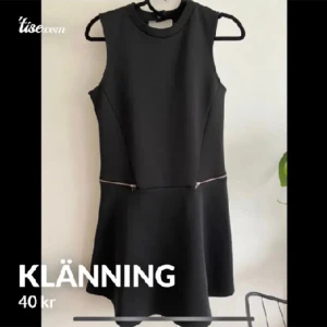 Klänning - Jättefin klänning med öppen rygg. Oanvänd. Går till låret på mig som är 1.67 lång. Mer som en S än en M i strl