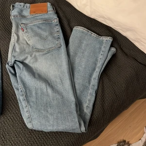 Levis 501 - Hej! Säljer Levis jeans 501 pga att jag inte har nån användning av fem längre! Hör gärna av er om ni har frågor!👍😊