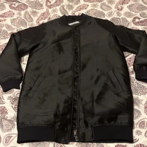 Svart Jacka Milano - Jacka i väldigt bra skick som inte passar mig, Inte trasig någonstans 