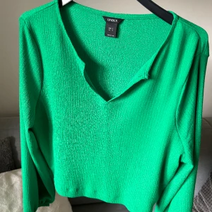 Vårig blus ✨✨✨ - Jättefin vårig blus från Lindex. Fin att både klä upp och ner! 