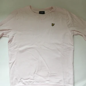 Lyle&scott tröja - Lyle&scott tröja Ny pris: 750kr Vårat pris: 395kr  Skriv i dm för köp!