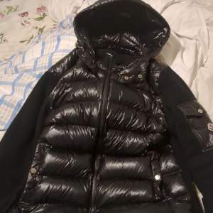 Bra kvalite, moncler loggan skannar, 