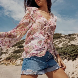 Somrig blus - Supersöt blus från Zara endast använd en gång! 