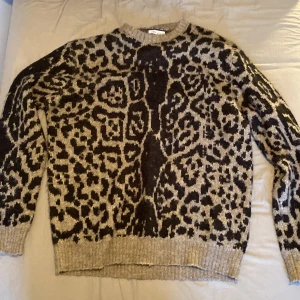 Zara tröja  - Stickad Zara tröja med fint mönster storlek L herr.