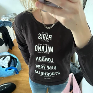 Sweatshirt  - Super snygg sweatshirt i storlek M men passar även S🖤 Super bra skick 