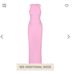Säljer min andra rosa skims klänning också, aldrig använd💞 Skriv privat för fler bilder.