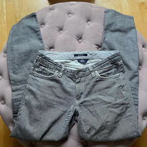 Low waist gant jeans - Jätte snygga gant jeans. Har aldrig använt och är i fint skick❤️  Dom är low waist, reagular fit, super slim leg❤️ W29/L32