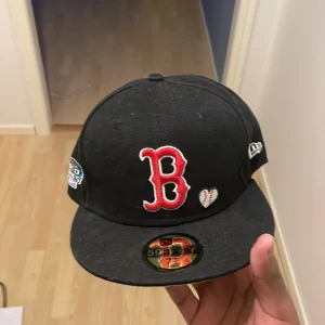 New era keps  - Säljer en new era keps då jag redan har en, har haft på men den 1-2 skick är som ny 