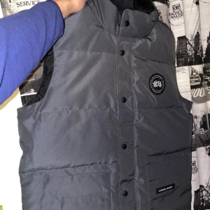 Canada goose väst black label - Västen är helt ny