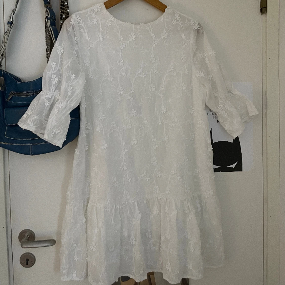 Vit klänning, NA-KD